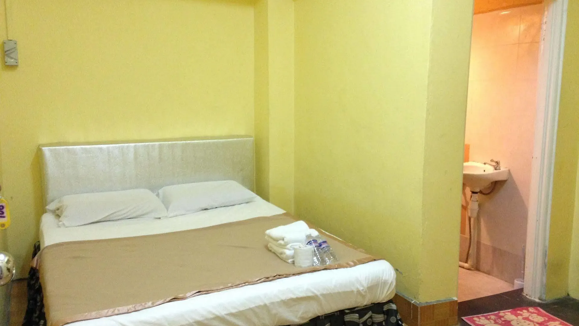 B Hotel Gelugor 0*,