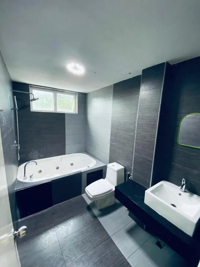 B Hotel Gelugor